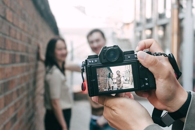 Street photoshoot and Seoul Hidden gem History Walking Tour - Finishing among the lanes of Ikseon-dong