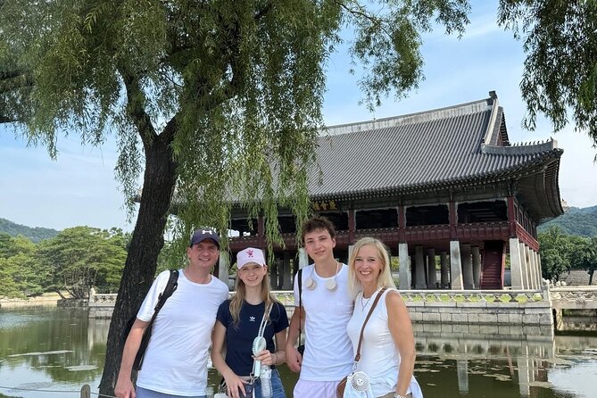 Time Travel in Seoul: Gyeongbokgung Palace, Folk Museum & Bukchon - Bukchon Hanok Village beyond the famous streets