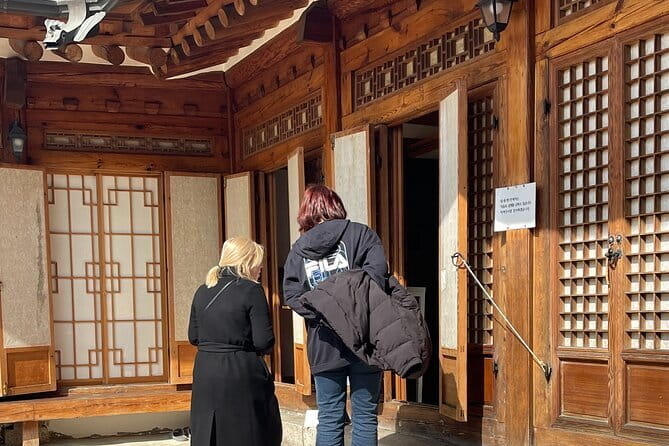 Tour Seoul’s oldest district with a storyteller from Bukchon - Why Bukchon makes a better history walk than a quick photo stop