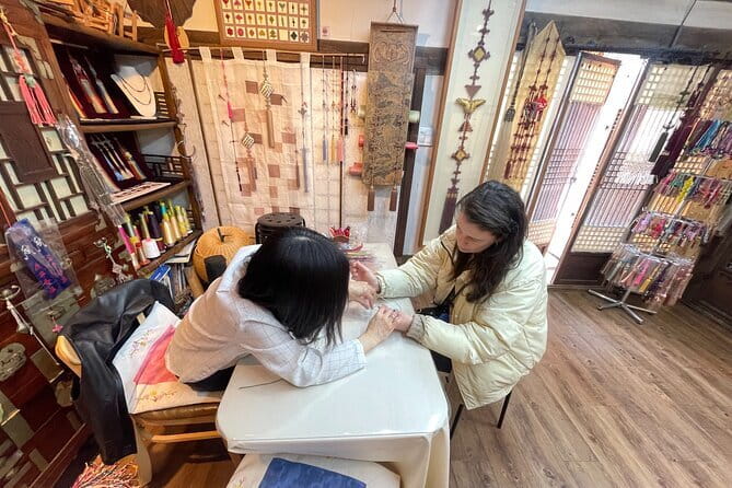Tour Seoul’s oldest district with a storyteller from Bukchon - Starting at Unhyeongung and the story of royal succession