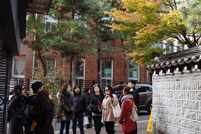 Traditional Gourmet - Walking through Bukchon Hanok Village