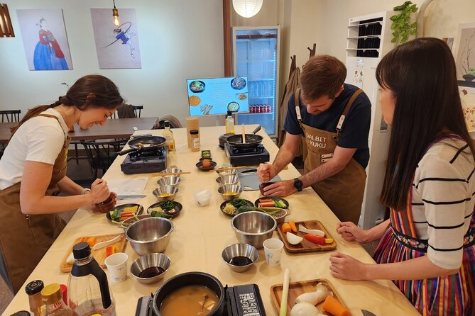 Traditional Korean 6-Dish Cooking Class + Hidden Alley Tour Seoul - Jiny’s Teaching Style and the Private Format