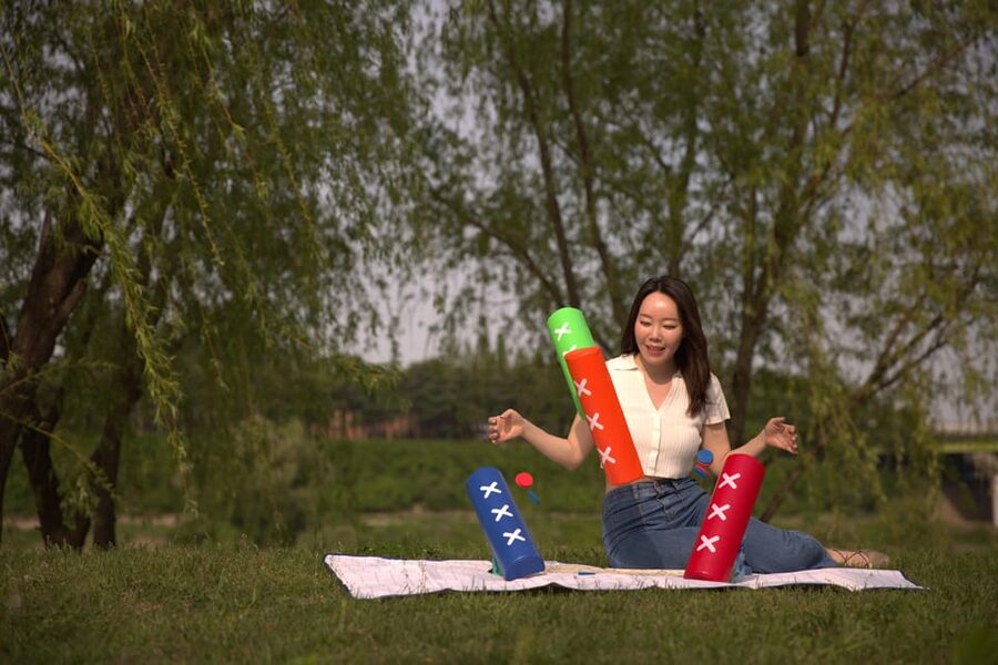 Unique Native Experience : Han River Picnic, Board game, BBQ - Kimbab beside the Han River