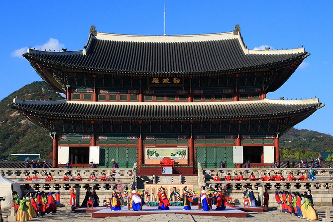 Walking Tour with Gyeongbokgung Palace, Bukchon, Insadong - Why this route gives you a useful first look at old Seoul